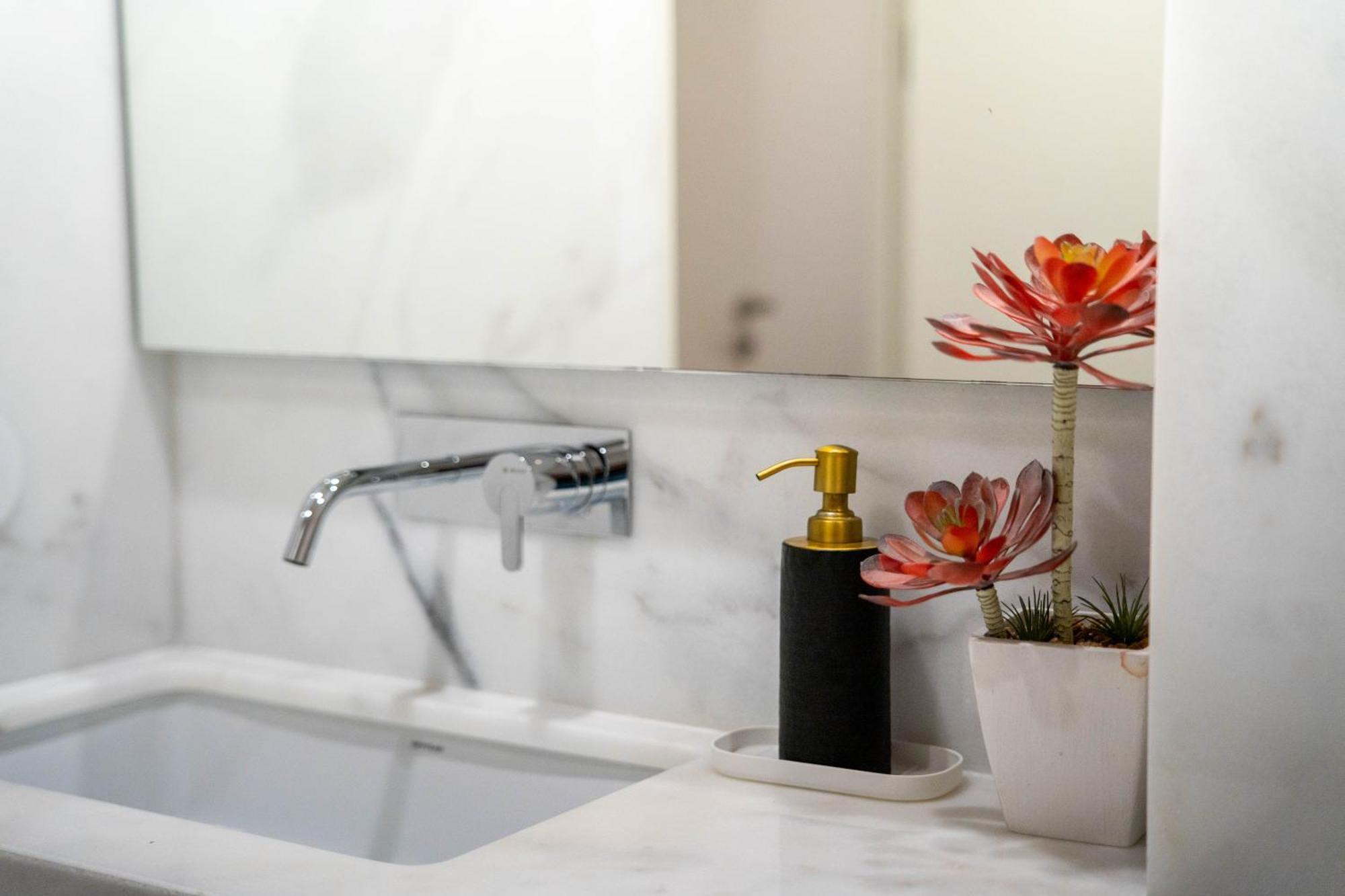 Primrose 1Br Delight W Parking By Lovelystay Porto Exterior photo